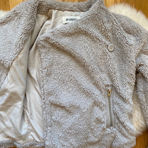 BB DAKOTA Faux Fur Jacket - Picture 3 of 7